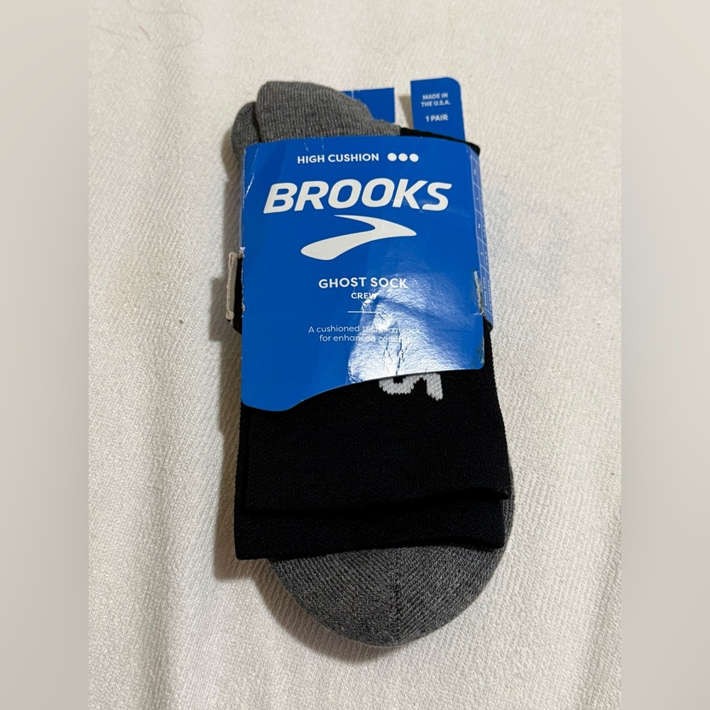 Brooks Men's Athletic Black and Gray Socks